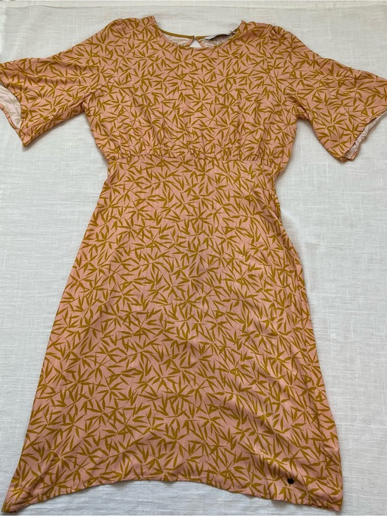 Numph Dresses & Skirts - Numph Kismet dress Women's Pink Midi with Mustard Leaf Print